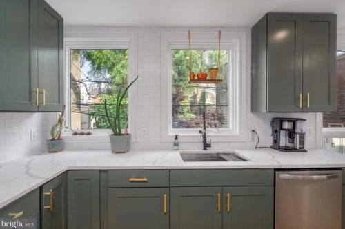 1018 Leithgow St, Philadelphia PA  19123-1421 exterior