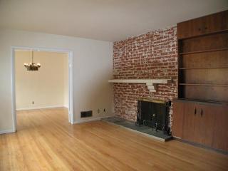 1185 Mcclellan Dr, Los Angeles CA  90049-5820 exterior