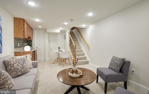 221 E St, Washington DC  20002-7700 exterior