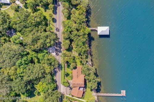 8825 Tropical Trl, Merritt Island FL 32952-4982 exterior