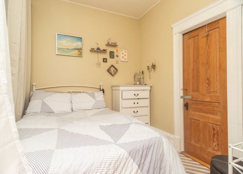 2014 Roscoe St, Chicago IL 60641-4015 exterior