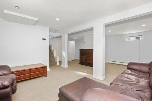 70 Kohary Dr, Milford CT 06460-4949 exterior