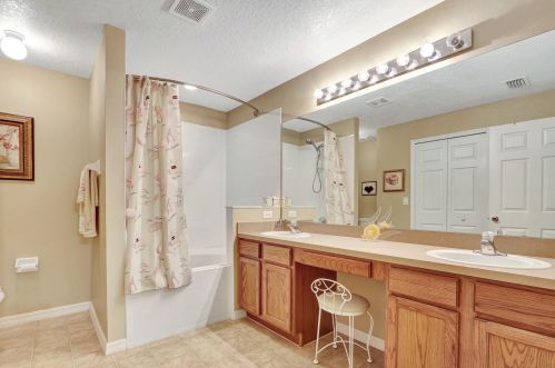 502 Ferris Dr, Fort Pierce FL 34983-8630 exterior