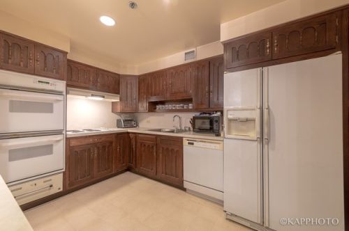 180 Pearson St, Chicago IL 60611-2130 exterior