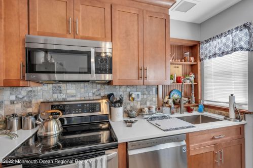 43 Gladstone Ave, Lakehurst NJ 08759-6625 exterior