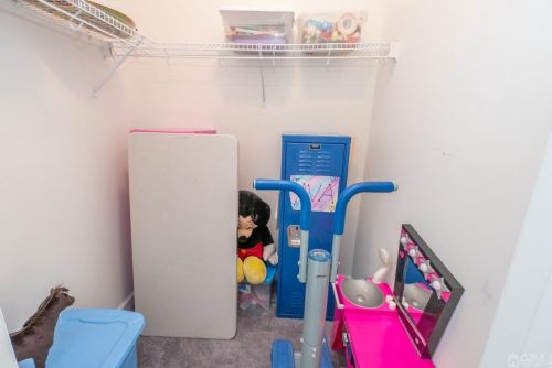 306 Regency Pl, Woodbridge NJ 07095-1036 exterior