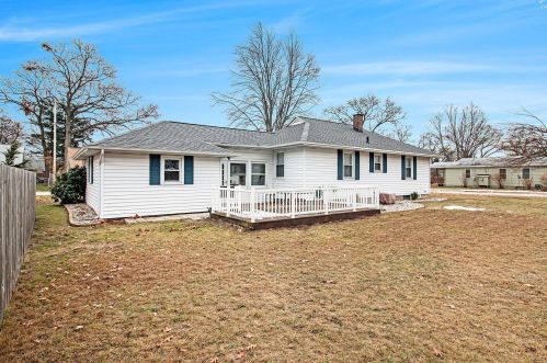 601 Elsa St, Meskegon MI 49445-3206 exterior