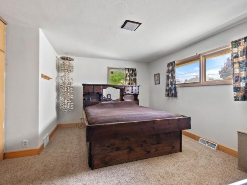 1325 16 St, Manitowoc WI 54220-5611 exterior