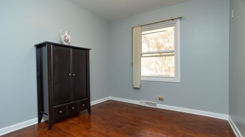 1901 Sunnyside Ave, Chicago IL 60630-3923 exterior