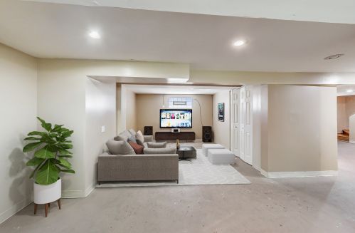 8908 Dorchester Ave, Chicago IL 60619-7005 exterior