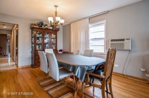 3004 Touhy Ave, Chicago IL 60645-2938 exterior