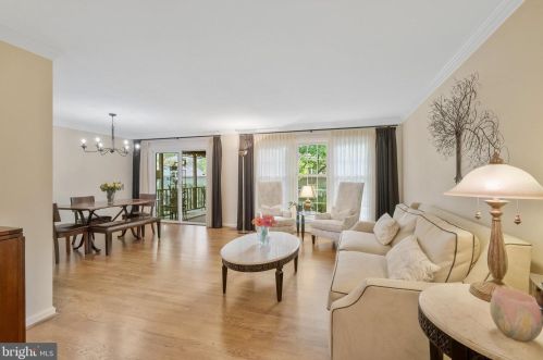 2105 Rampart Dr, Alexandria VA 22308-1537 exterior