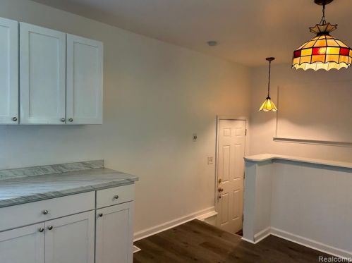 6220 Nightingale St, Dearborn Heights MI  48127-3046 exterior