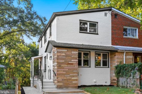 222 Taylor Run Pkwy, Alexandria VA  22314-4932 exterior