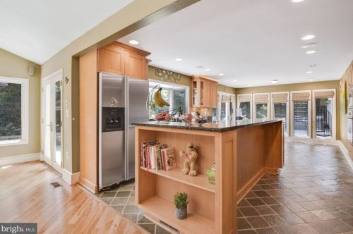 9 Bethayres Ct, Rockville MD 20855-2020 exterior