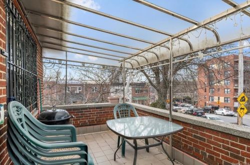 1020 Lydig Ave, Bronx NY 10462-2260 exterior