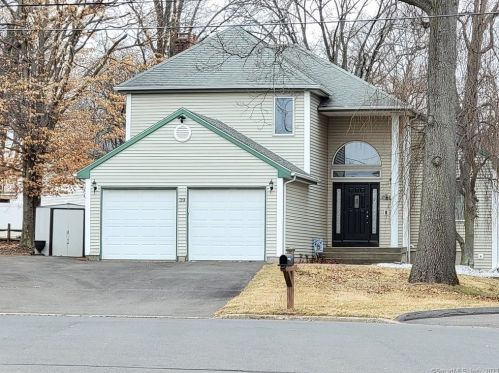 39 Nicole Rd, New Britain CT  06053-1475 exterior