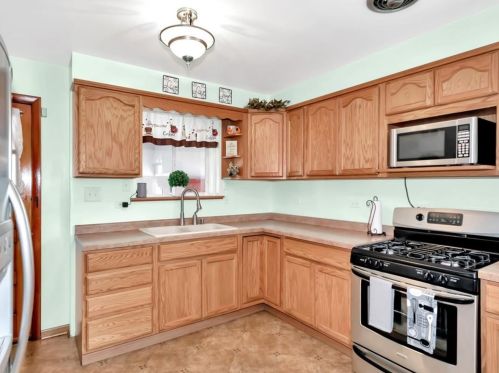 7921 Kostner Ave, Chicago IL 60652-3543 exterior