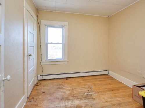 34 Mountain St, Worcester MA  01606-1412 exterior