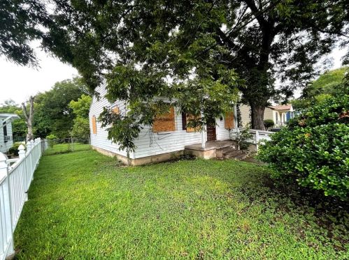 4839 Bartlett Ave, Dallas, TX 75216-7015