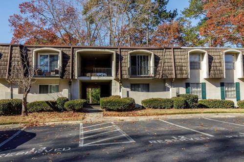 725 Dalrymple Rd, Atlanta GA 30328-1400 exterior