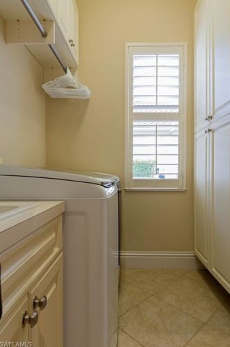 1016 Tivoli Dr, Naples FL 34104-0806 exterior