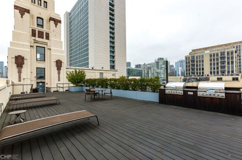 758 Larrabee St, Chicago IL 60654-6445 exterior