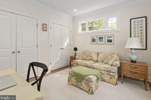 3877 30 St, Arlington VA 22207-5303 exterior