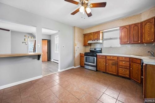 140 Clinton Pl, East Rutherford NJ 07073-1723 exterior