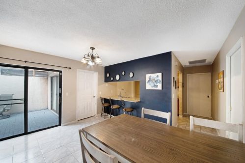 2075 24 Cir, Boynton Beach FL 33426-6578 exterior