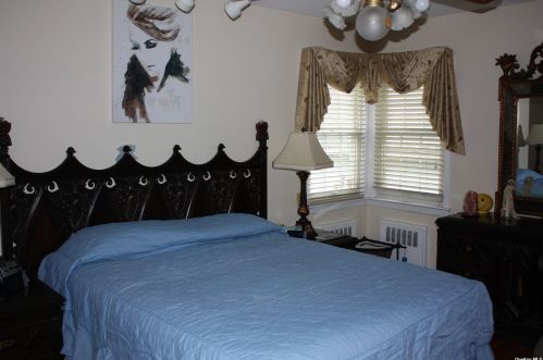 1352 Decker St, Valley Stream, NY 11580-2614