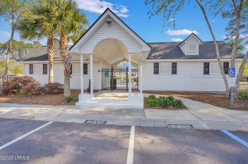 244 Cross Rd, Bluffton SC 29910-5131 exterior