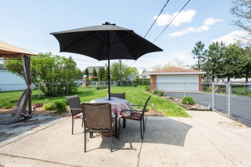 512 Emroy Ave, Elmhurst IL 60126-2020 exterior