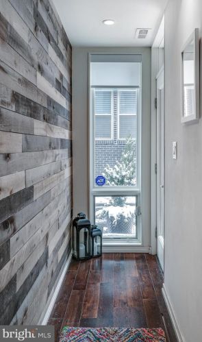 943 Leithgow St, Philadelphia, PA 19123-1440