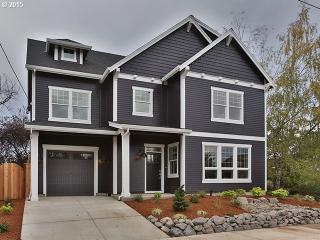 6327 Clinton St, Portland OR  97206-1343 exterior