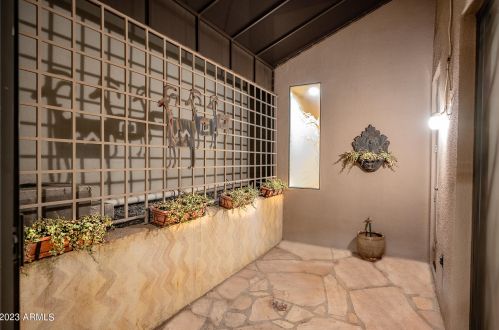 5761 Echo Canyon Cir, Phoenix AZ  85018-1270 exterior