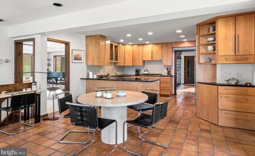 2230 Deerfield Dr, Media PA 19063-1834 exterior