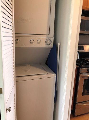 954 Belle Plaine Ave, Chicago IL  60613-2169 exterior