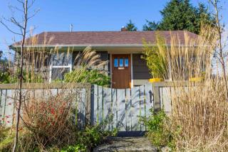 6737 34th Ave, Seattle WA  98126-4207 exterior