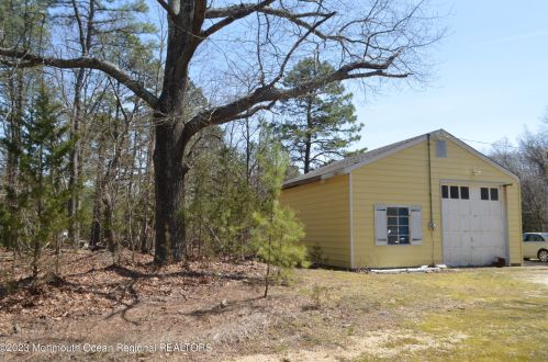 227 Jackson Pne Rd, Jackson Twp NJ 08527-2946 exterior