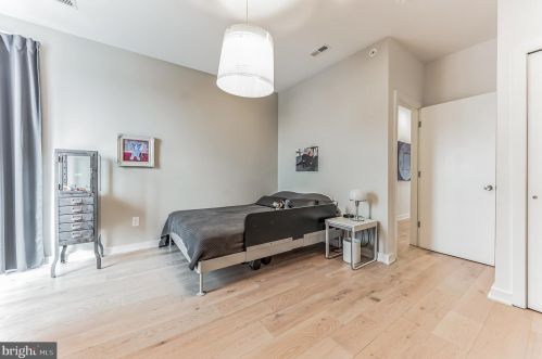 241 Krams Ave, Philadelphia PA  19128-4729 exterior