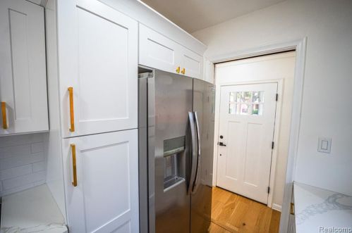 8451 Nightingale St, Dearborn Heights MI  48127-1203 exterior