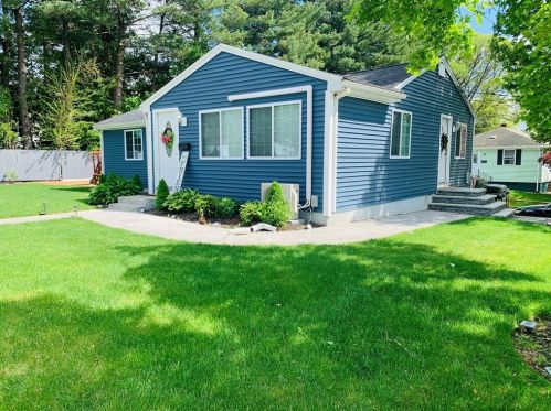 34 Myette St, Woonsocket, RI 02895-6043