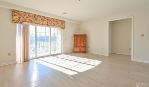 306 Regency Pl, Woodbridge NJ 07095-1036 exterior