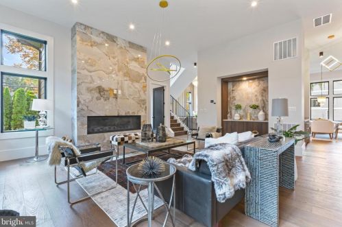 6160 Hardy Dr, Mc Lean VA 22101-3112 exterior