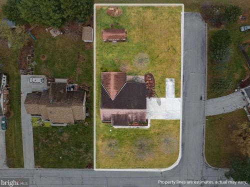 106 Lee Ann Ct, Hanover PA 17331-9560 exterior