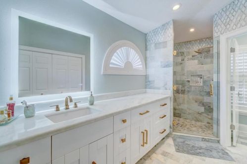 2819 Safe Hbr Dr, Tampa FL 33618-4538 exterior