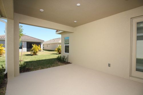 9521 Royal Poinciana Dr, Fort Pierce FL 34987-2514 exterior