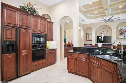 5729 Hammock Is Dr, Naples FL 34119-4695 exterior