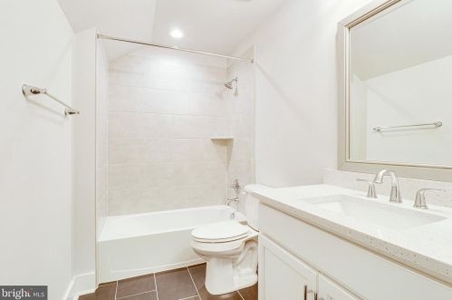 6208 Kellogg Dr, Mc Lean VA  22101-3121 exterior